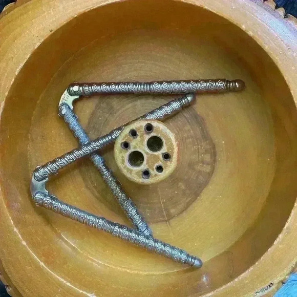 Vintage Nut Bowl  with nut crackers - Picture 8 of 15